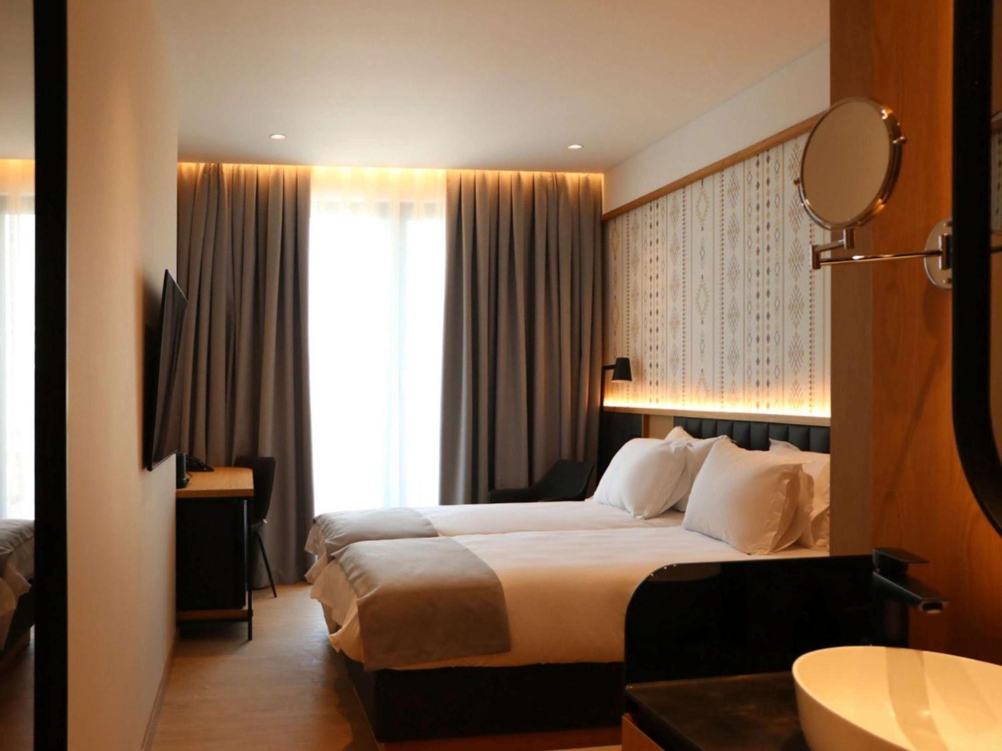Mercure Prishtina City Приштина Экстерьер фото