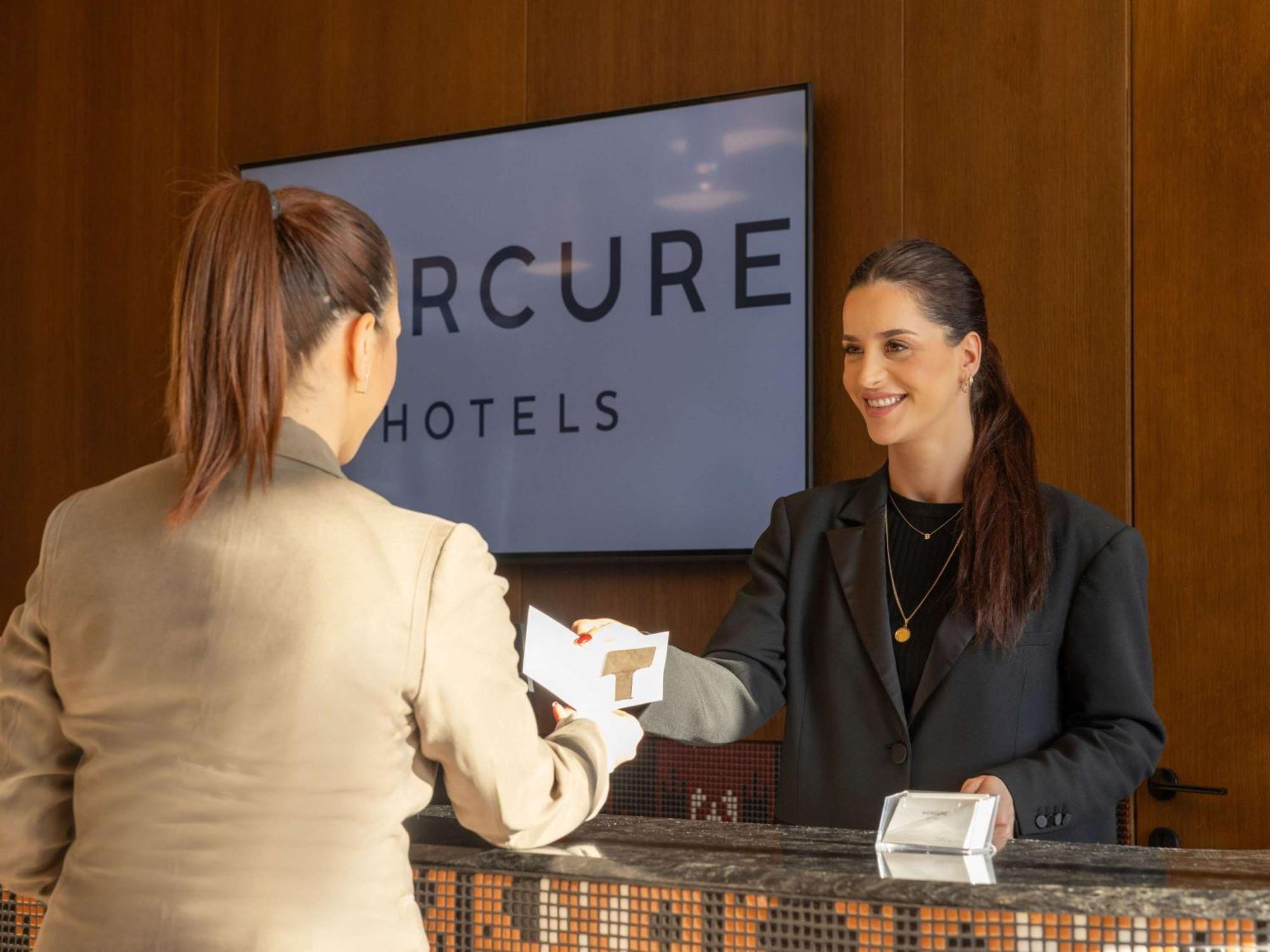 Mercure Prishtina City Приштина Экстерьер фото