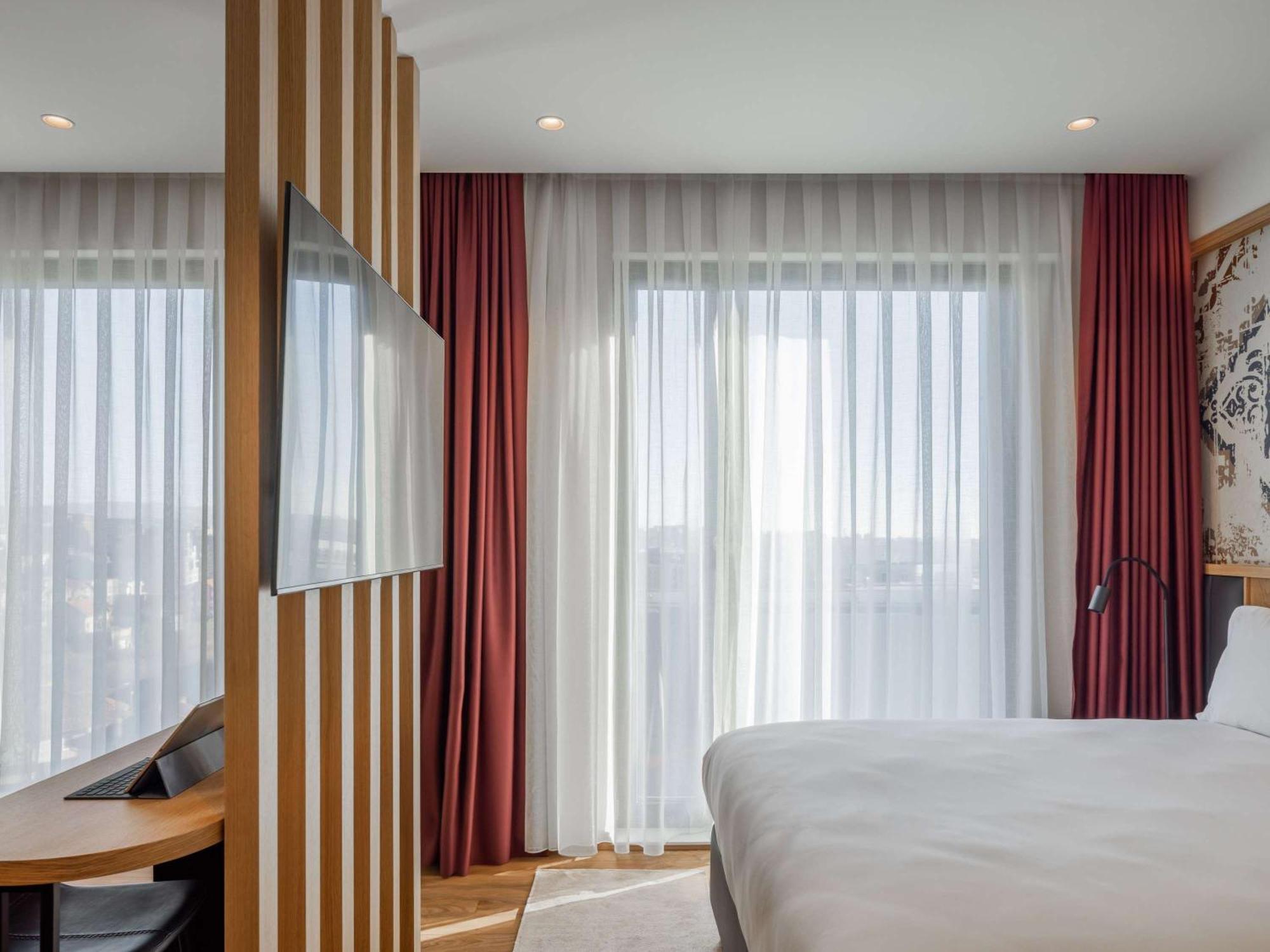 Mercure Prishtina City Приштина Экстерьер фото