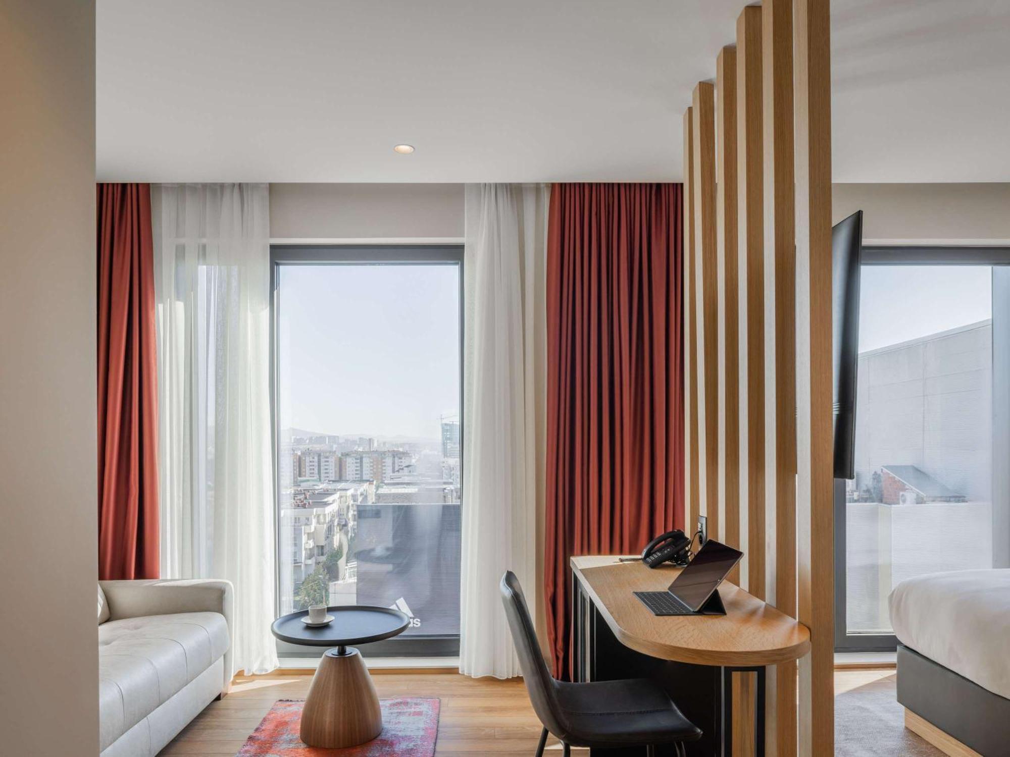 Mercure Prishtina City Приштина Экстерьер фото