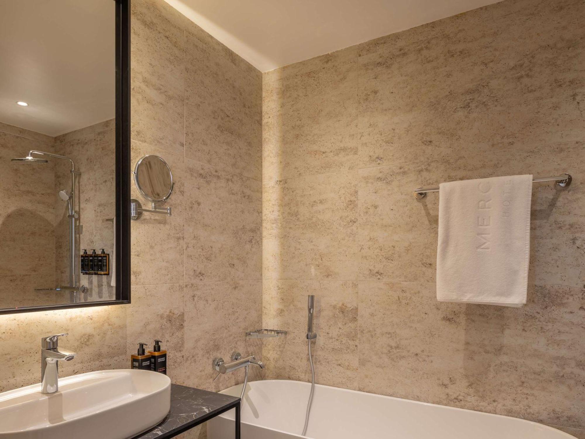 Mercure Prishtina City Приштина Экстерьер фото