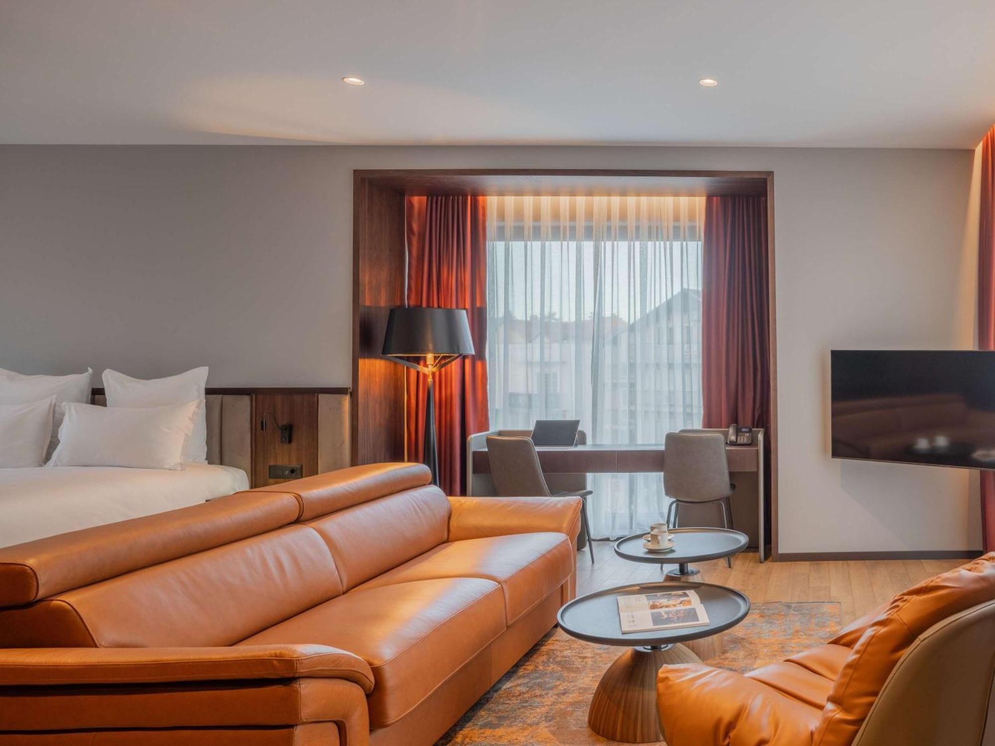 Mercure Prishtina City Приштина Экстерьер фото