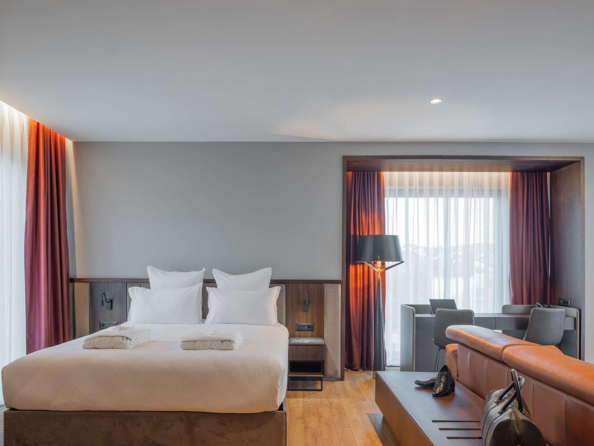 Mercure Prishtina City Приштина Экстерьер фото